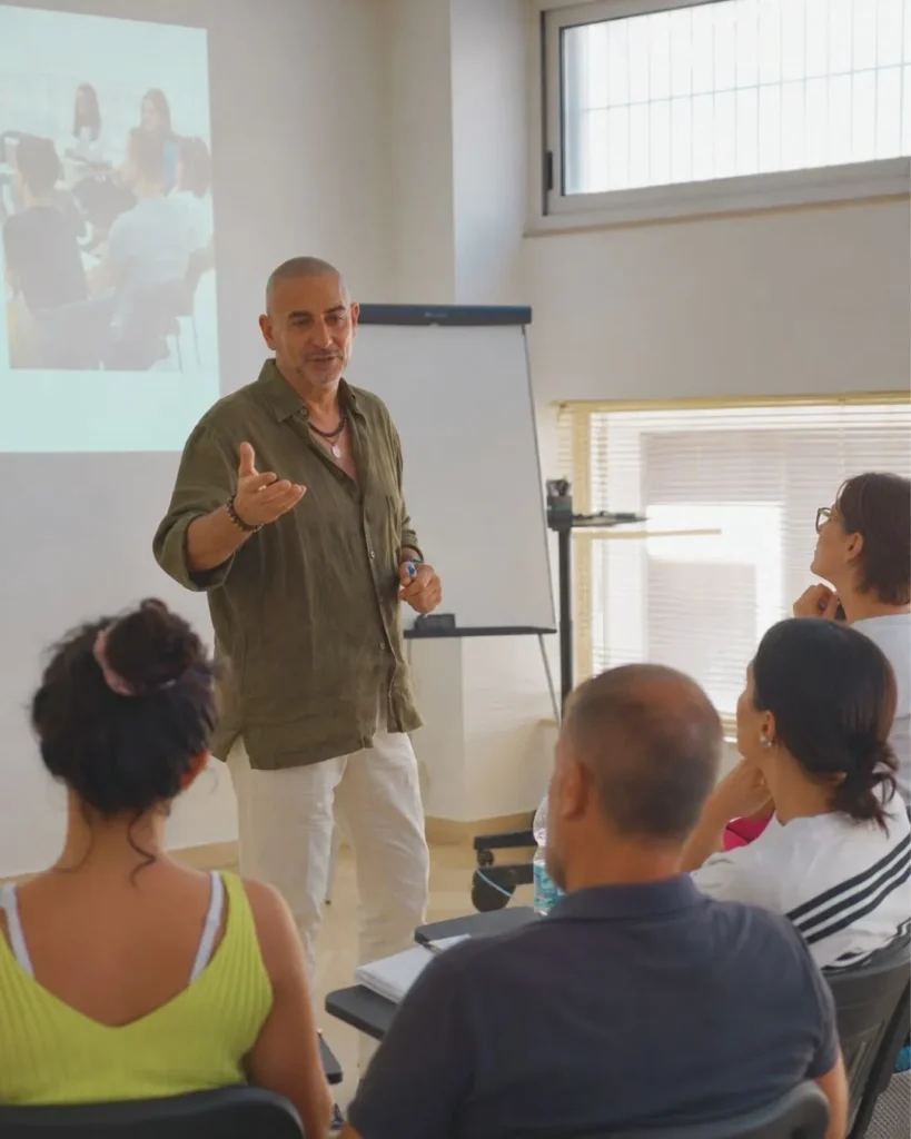 Natale Petti direttore didattico durante una lezione della Scuola di Naturopatia Evolutiva